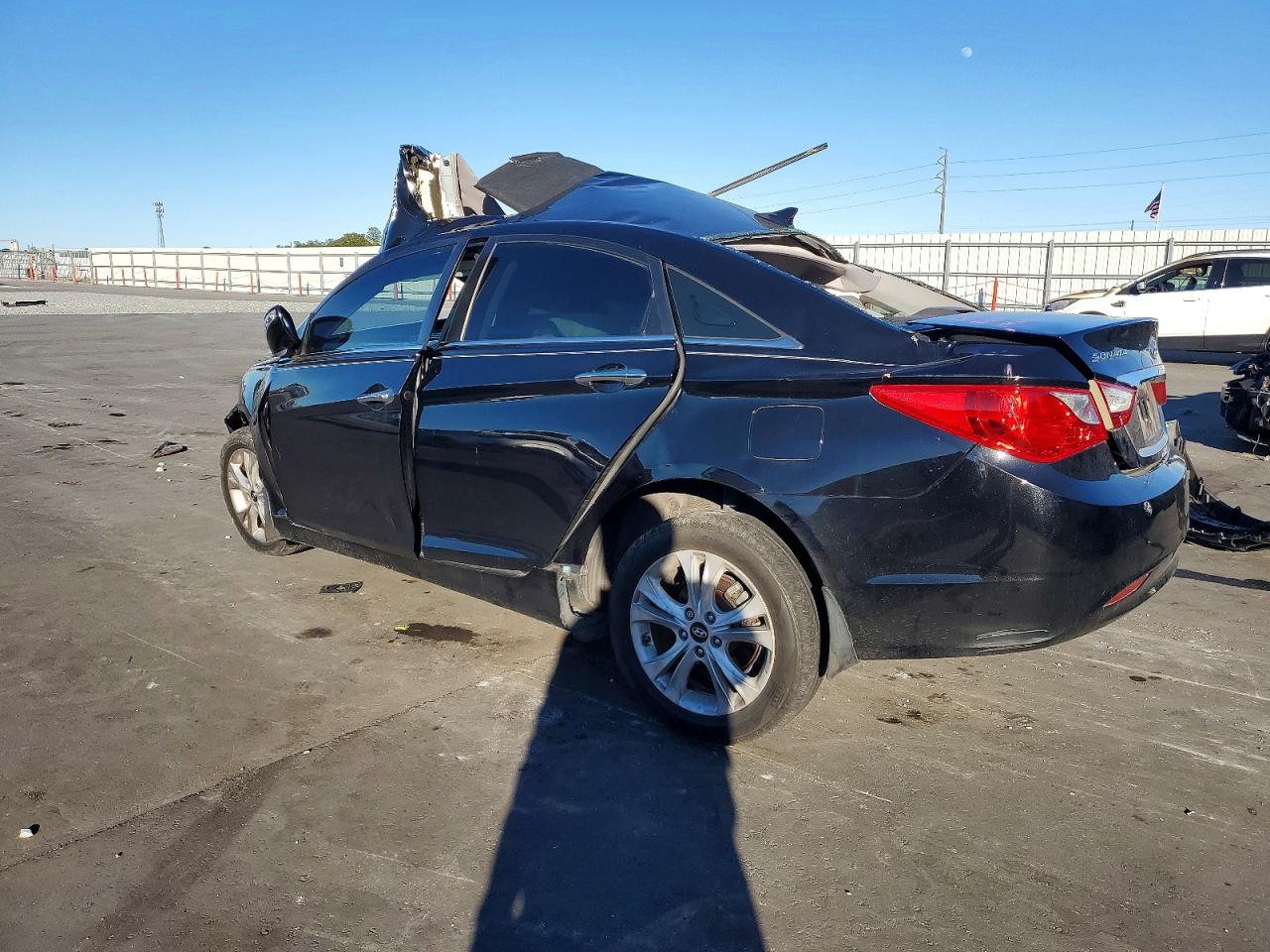 2011 HYUNDAI SONATA SE photo 2