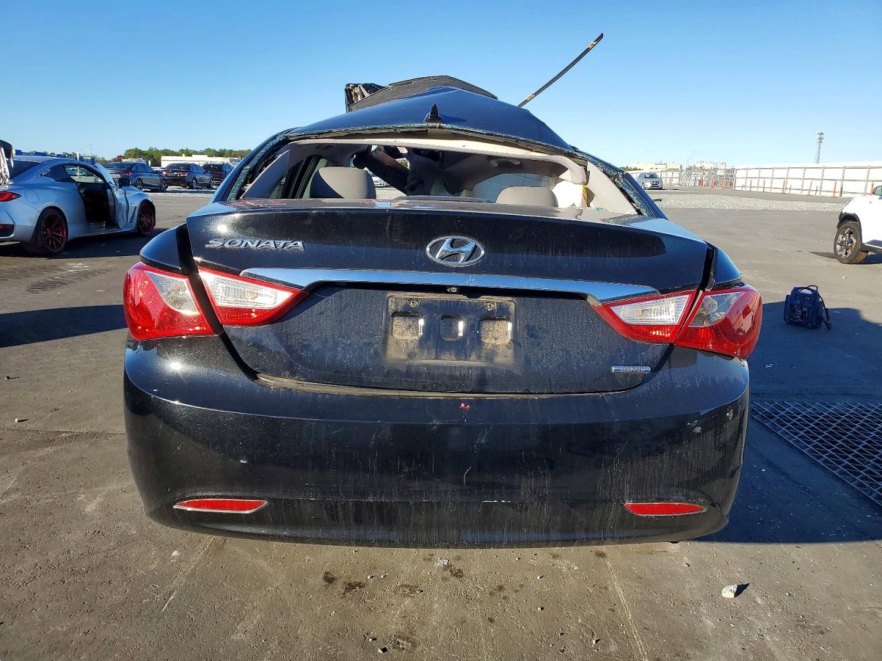 2011 HYUNDAI SONATA SE photo 6