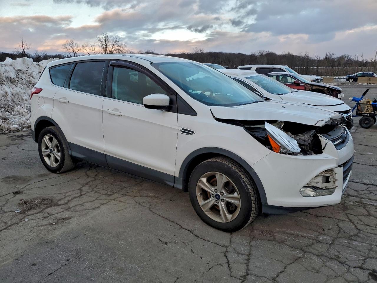 2015 FORD ESCAPE SE photo 4