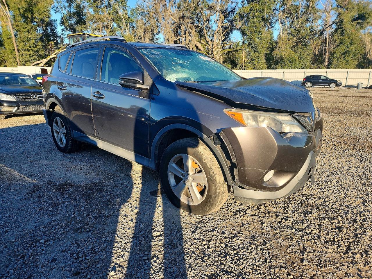 2013 TOYOTA RAV4 XLE photo 4