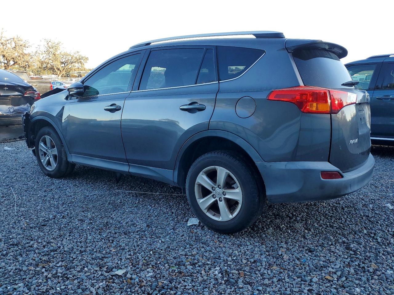 2013 TOYOTA RAV4 XLE photo 2