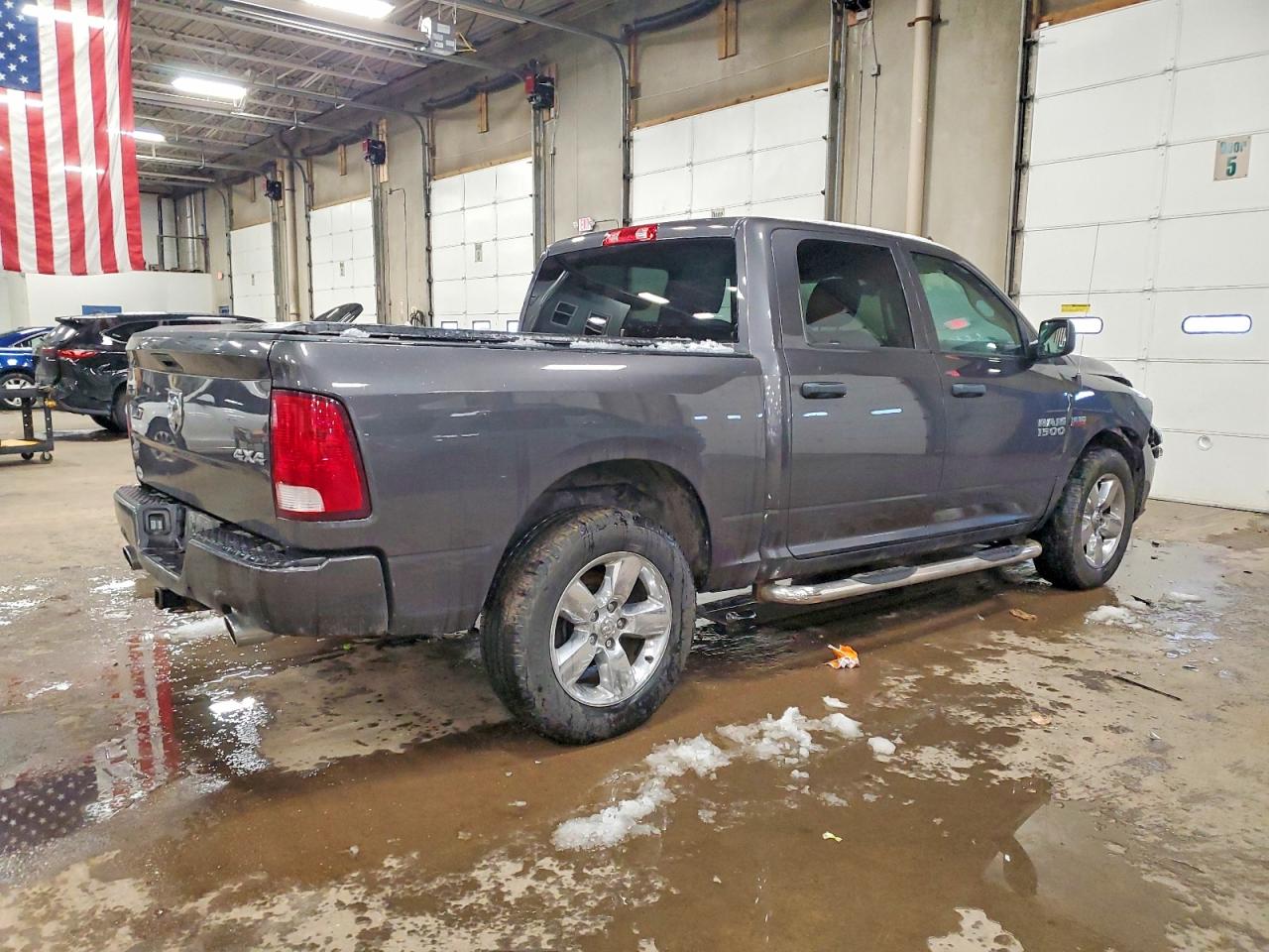 2017 RAM 1500 ST photo 3
