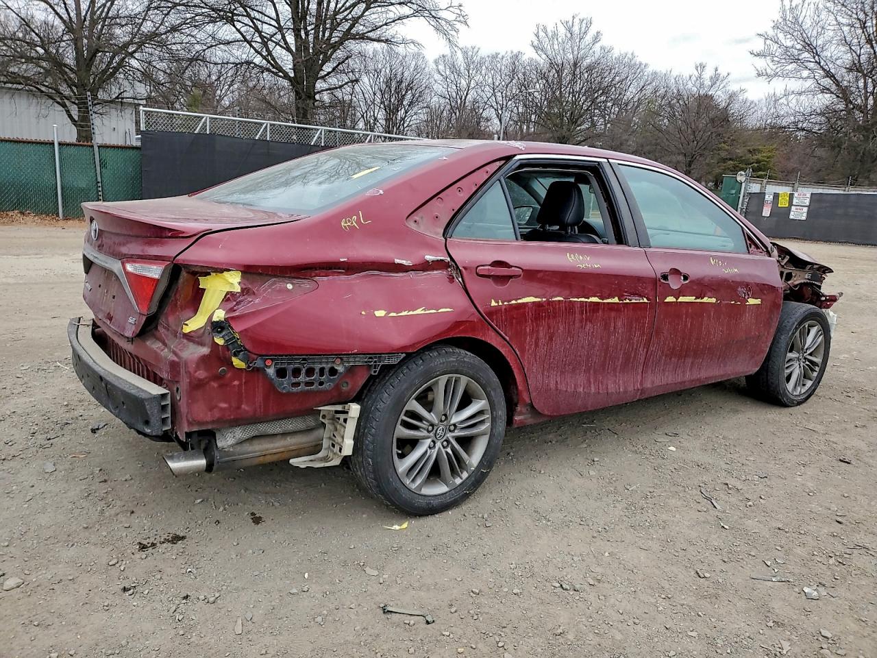 2017 TOYOTA CAMRY LE photo 3