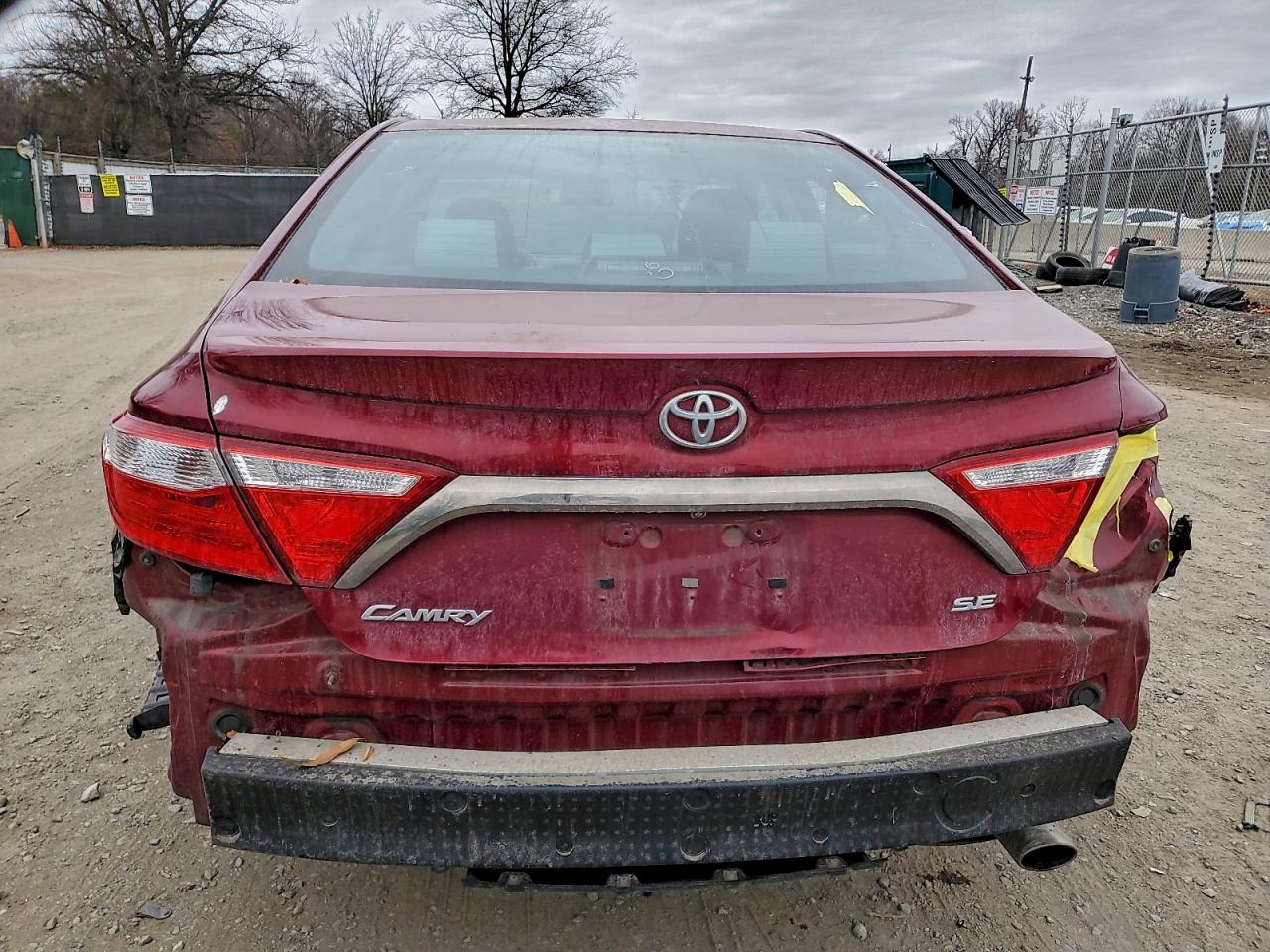 2017 TOYOTA CAMRY LE photo 6