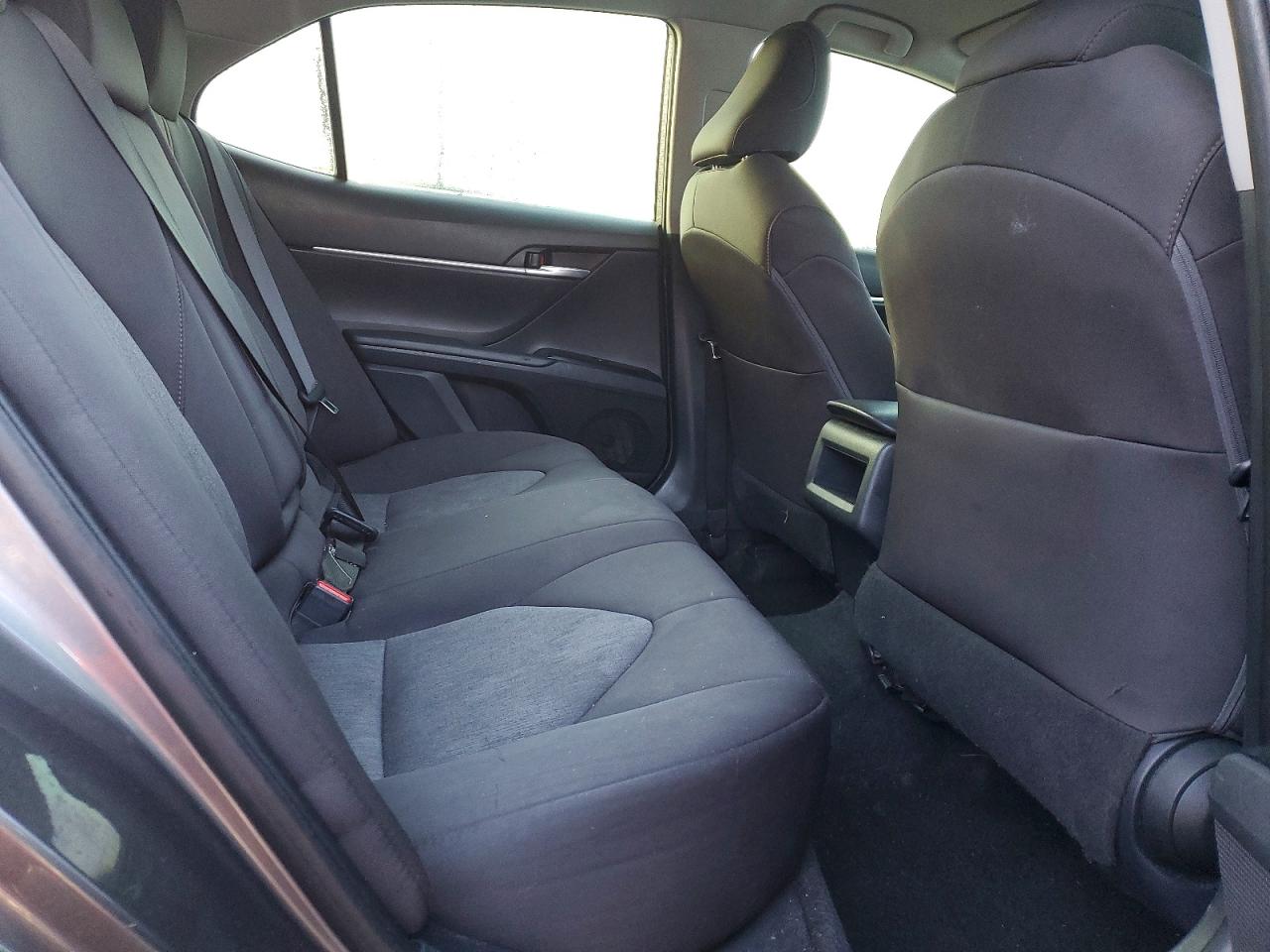 2018 TOYOTA CAMRY L photo 10