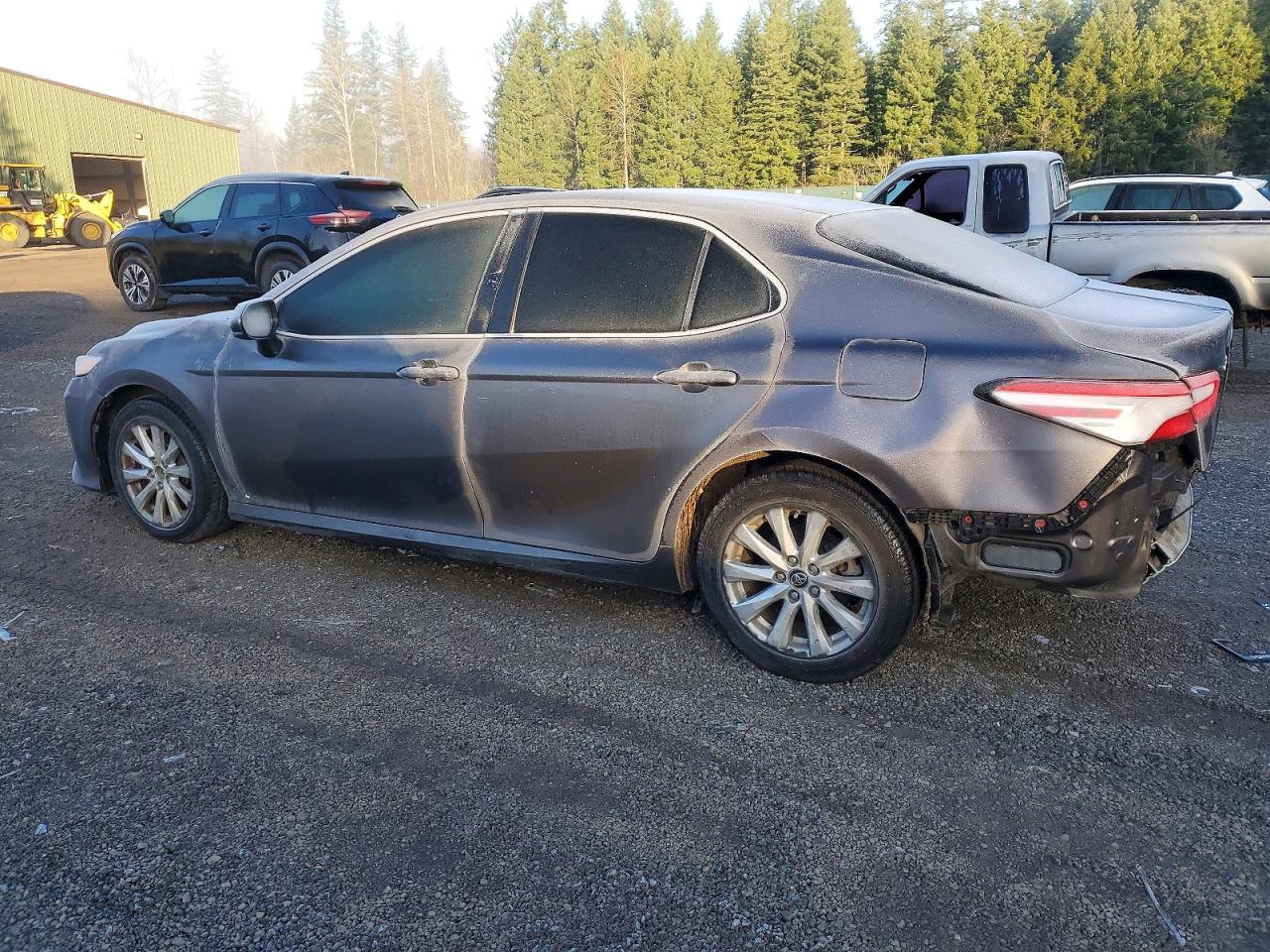 2018 TOYOTA CAMRY L photo 2