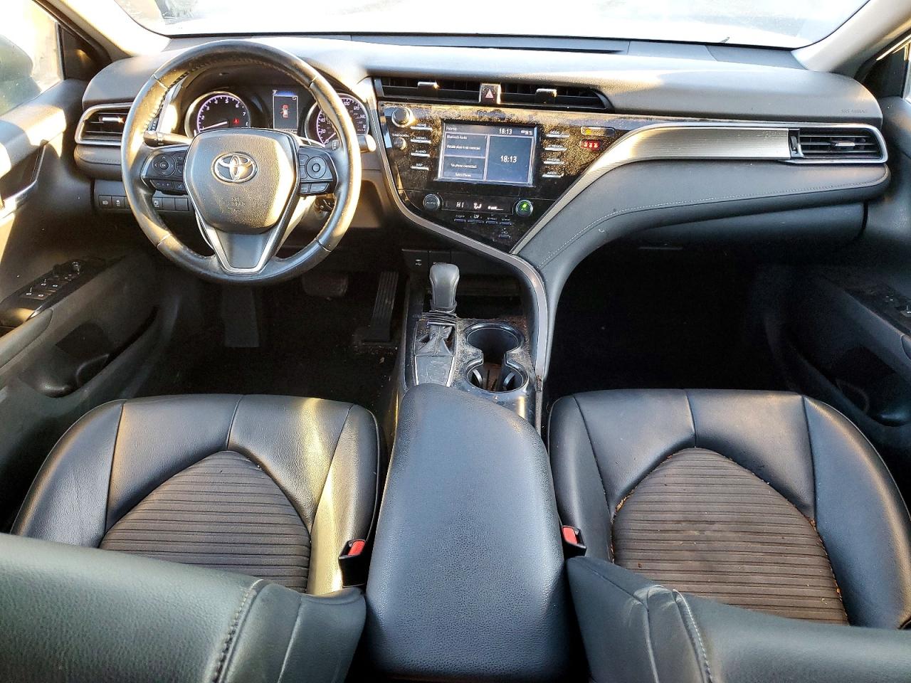 2019 TOYOTA CAMRY L photo 8