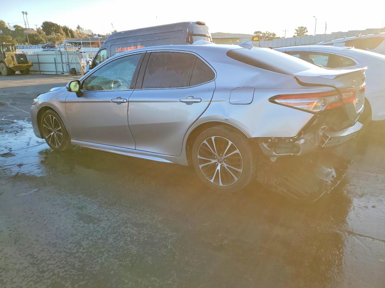 2019 TOYOTA CAMRY L photo 2