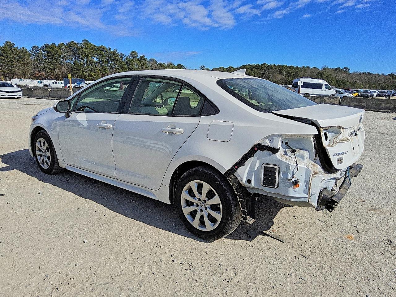 2024 TOYOTA COROLLA LE photo 2