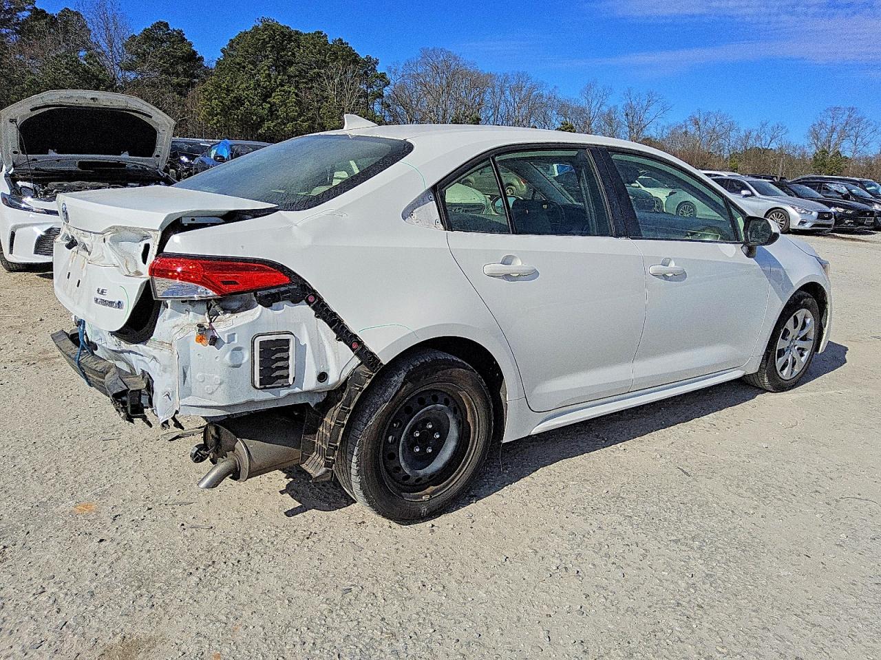 2024 TOYOTA COROLLA LE photo 3