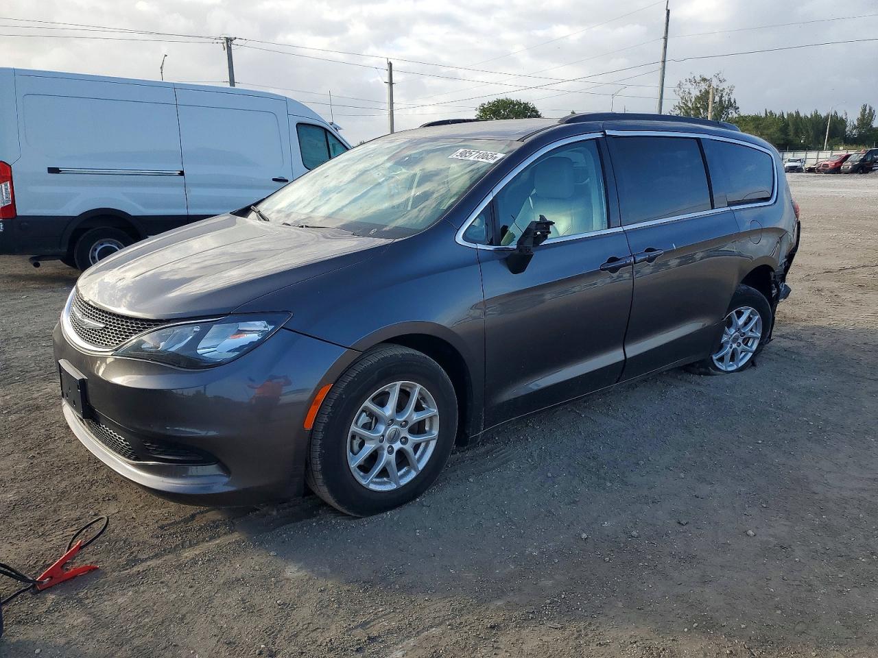 2021 CHRYSLER VOYAGER