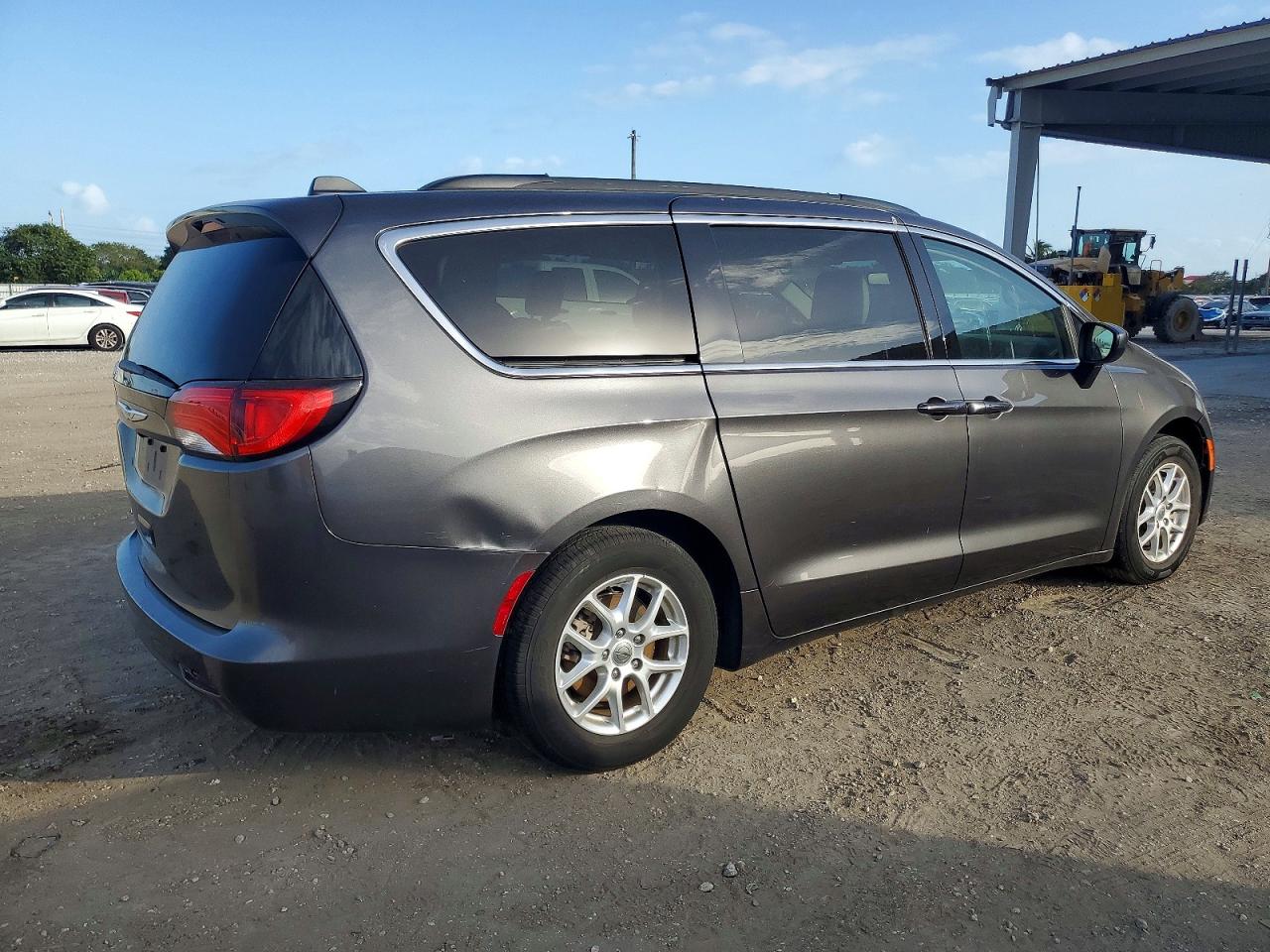 2021 CHRYSLER VOYAGER LXI photo 3