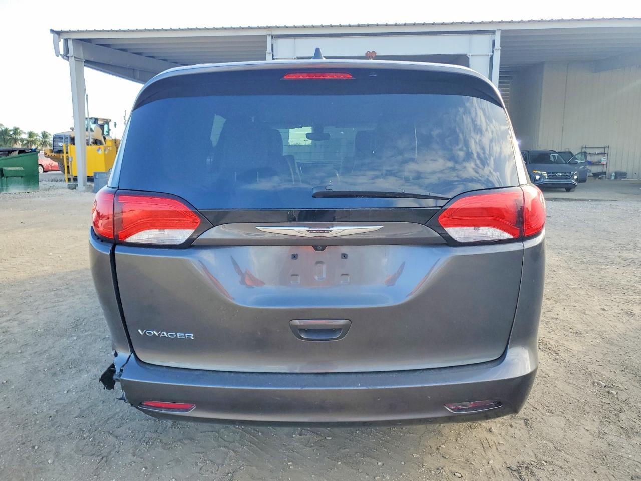 2021 CHRYSLER VOYAGER LXI photo 6