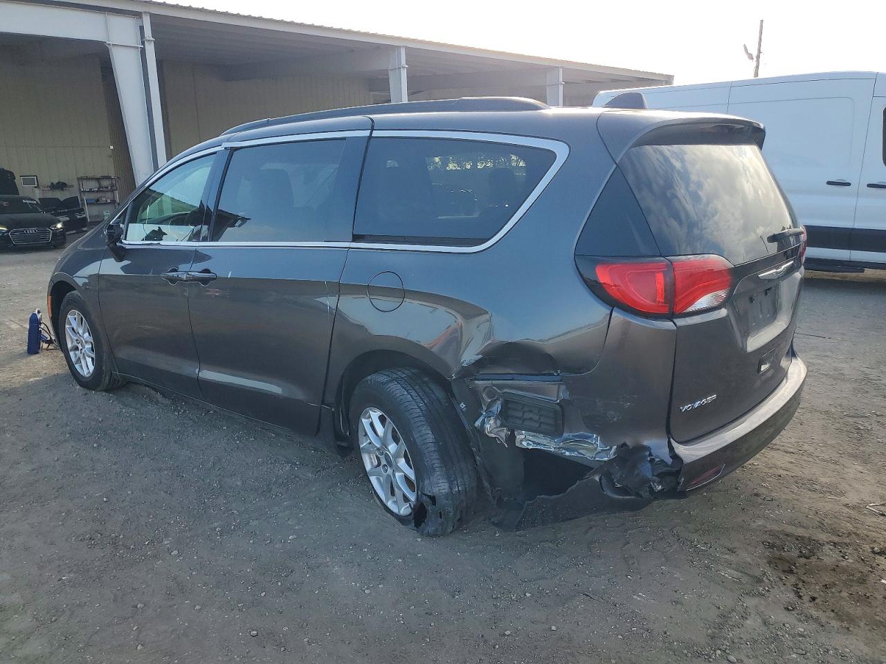 2021 CHRYSLER VOYAGER LXI photo 2
