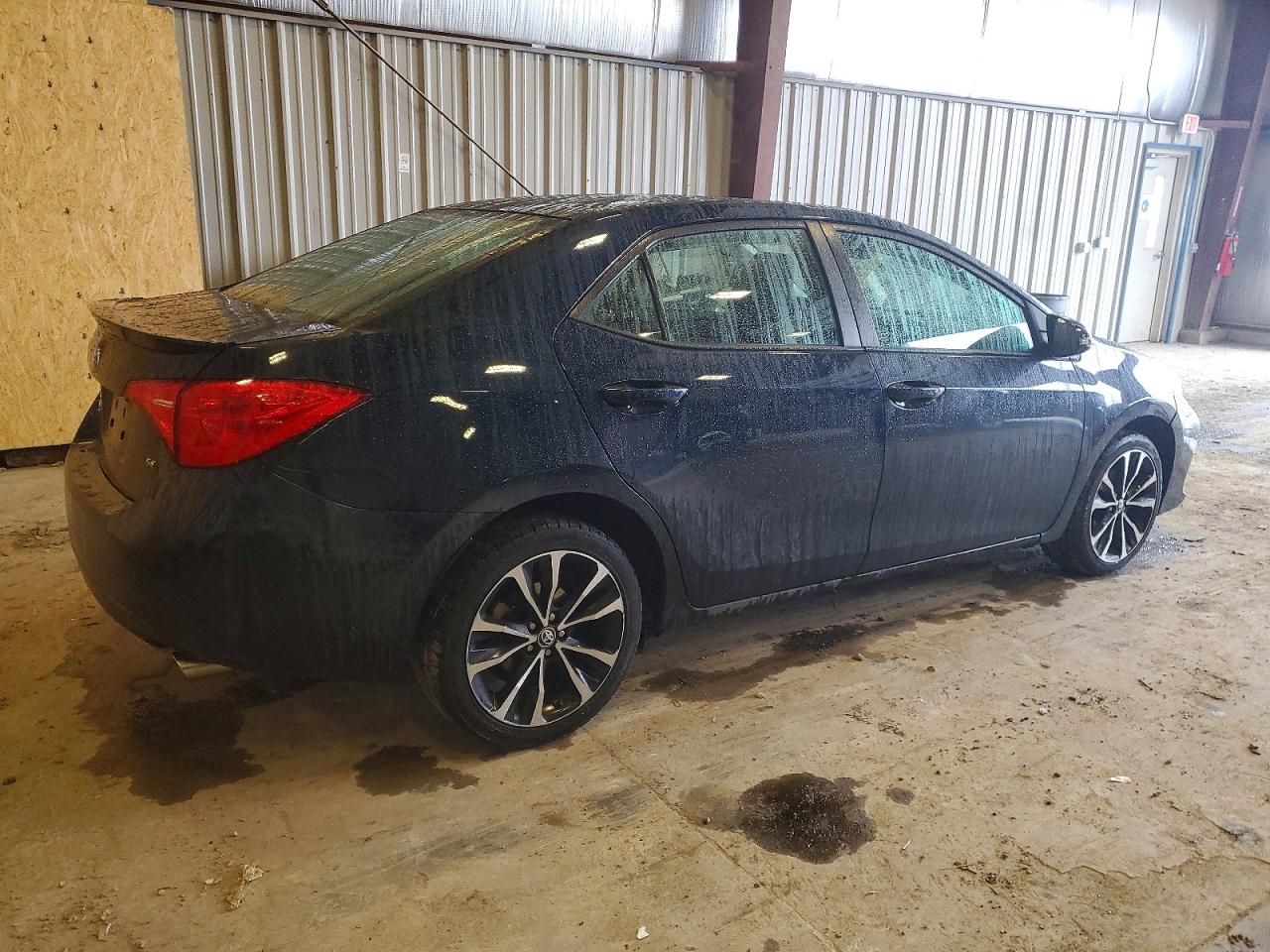 2017 TOYOTA COROLLA L photo 3