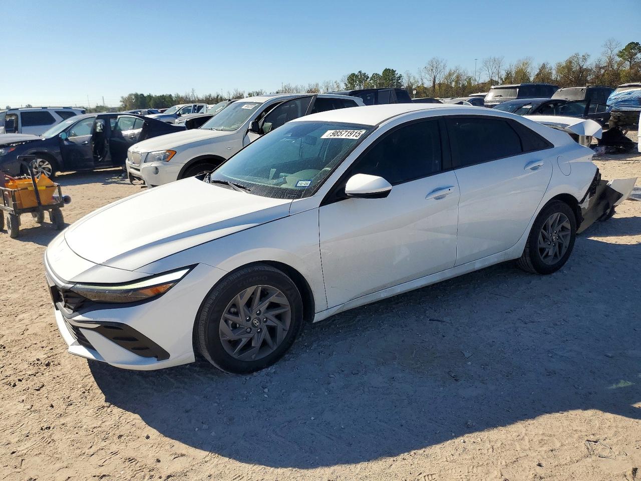 2024 HYUNDAI ELANTRA