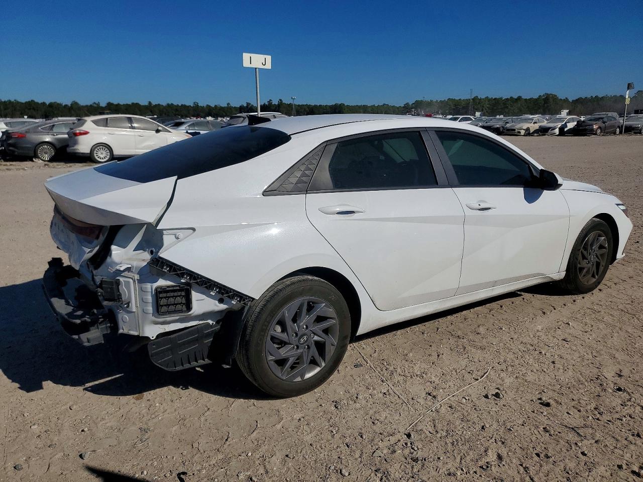 2024 HYUNDAI ELANTRA SEL photo 3