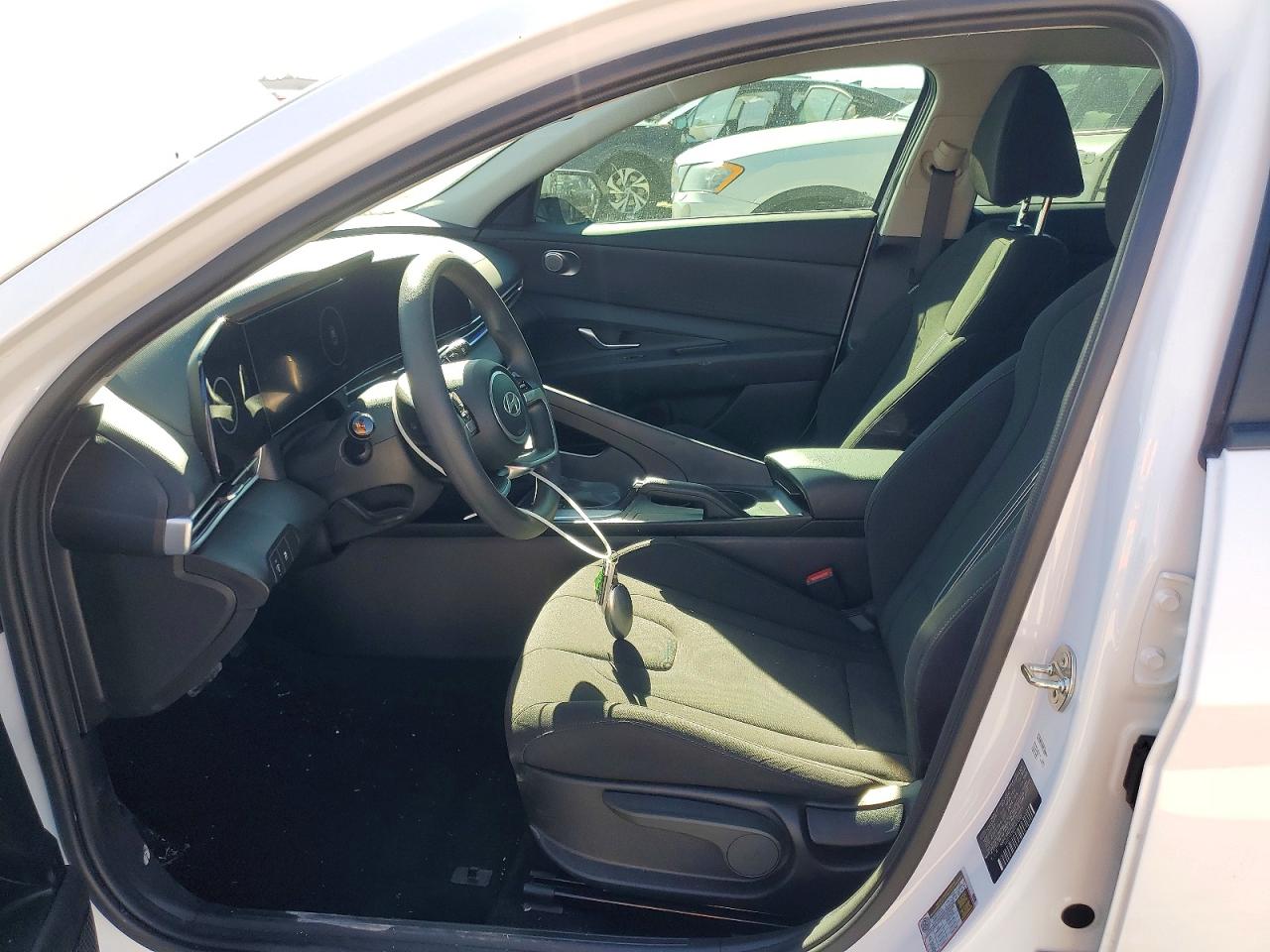 2024 HYUNDAI ELANTRA SEL photo 7