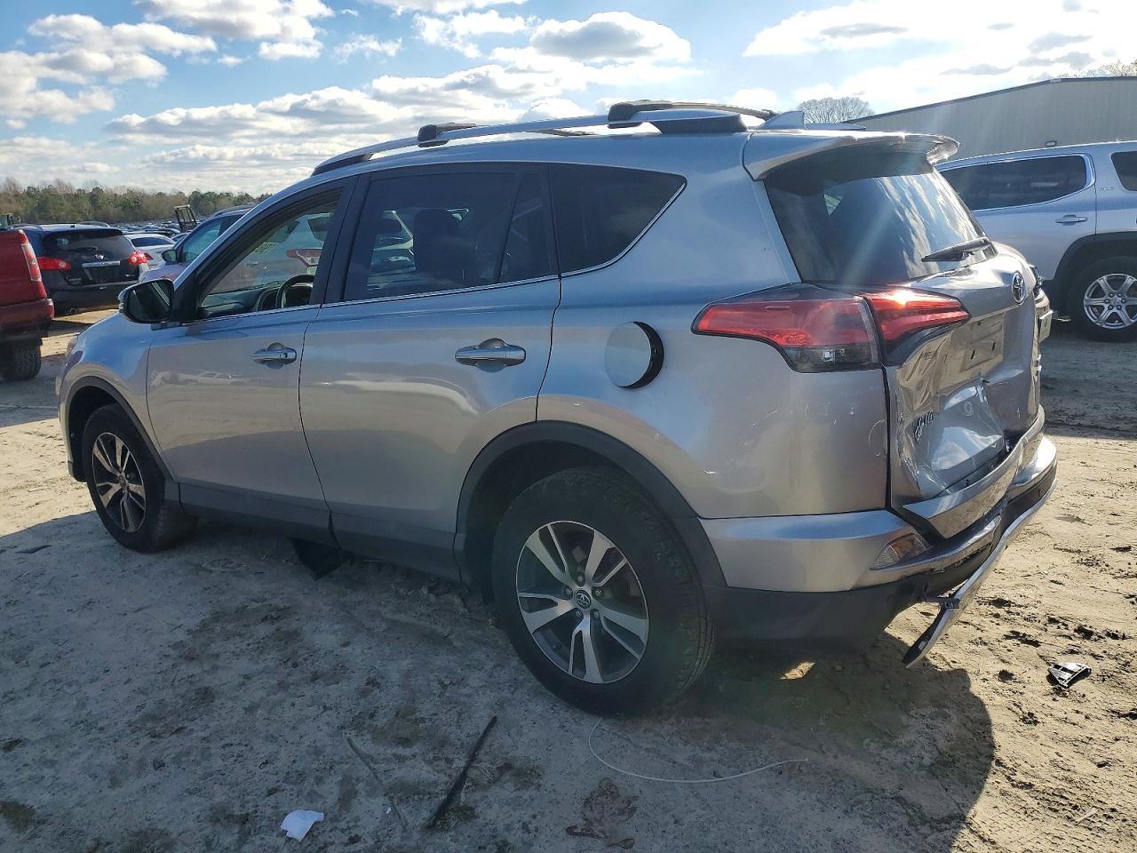 2016 TOYOTA RAV4 XLE photo 2