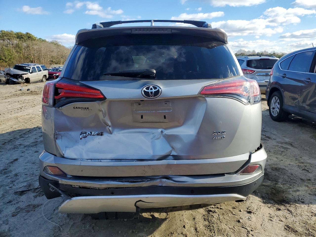 2016 TOYOTA RAV4 XLE photo 6