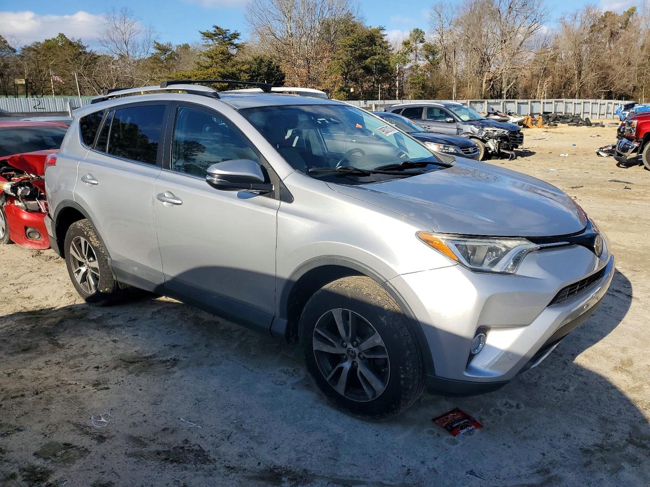 2016 TOYOTA RAV4 XLE photo 4