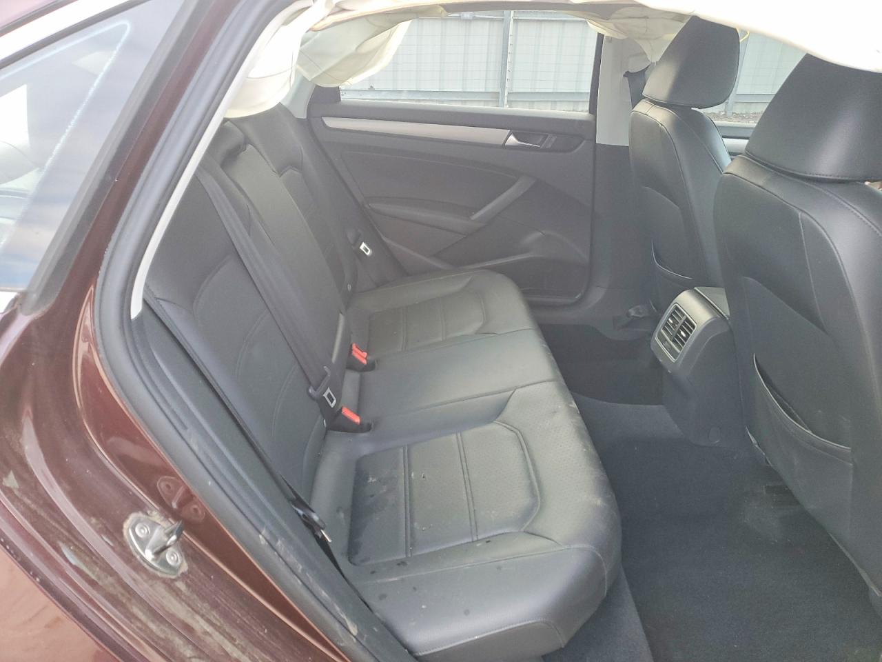 2014 VOLKSWAGEN PASSAT SE photo 19