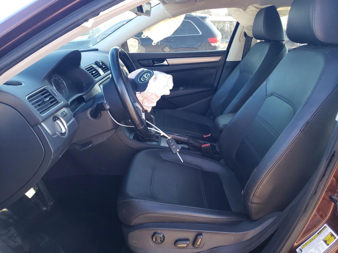 2014 VOLKSWAGEN PASSAT SE photo 13