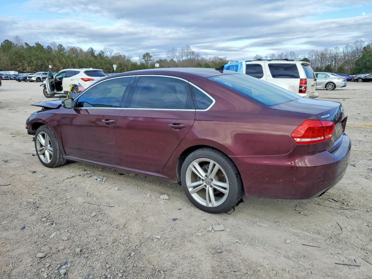 2014 VOLKSWAGEN PASSAT SE photo 3
