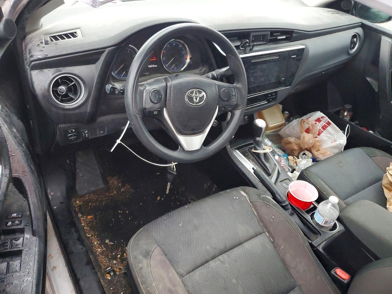 2017 TOYOTA COROLLA L photo 8