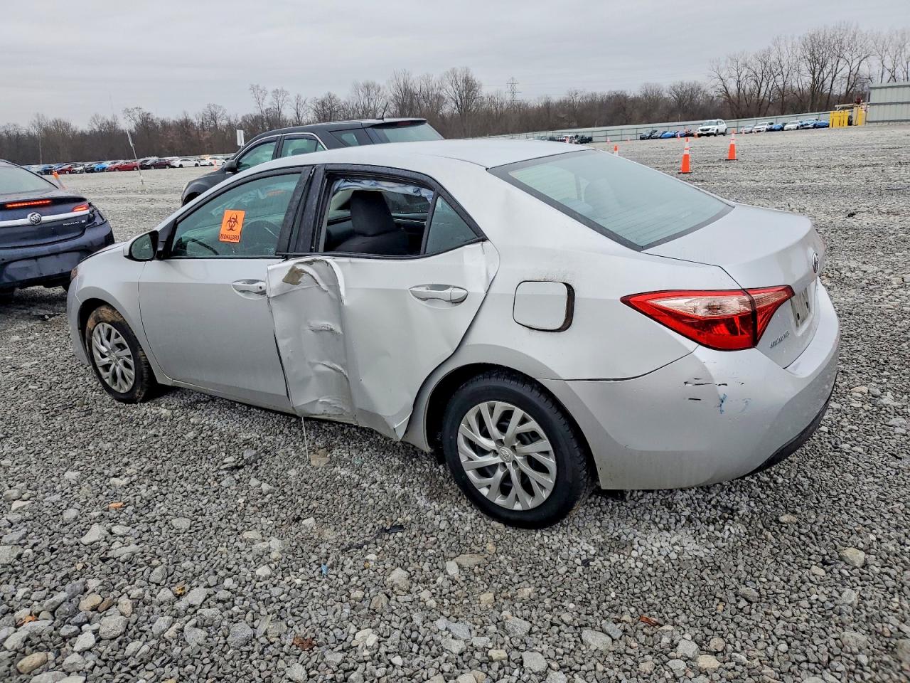 2017 TOYOTA COROLLA L photo 2