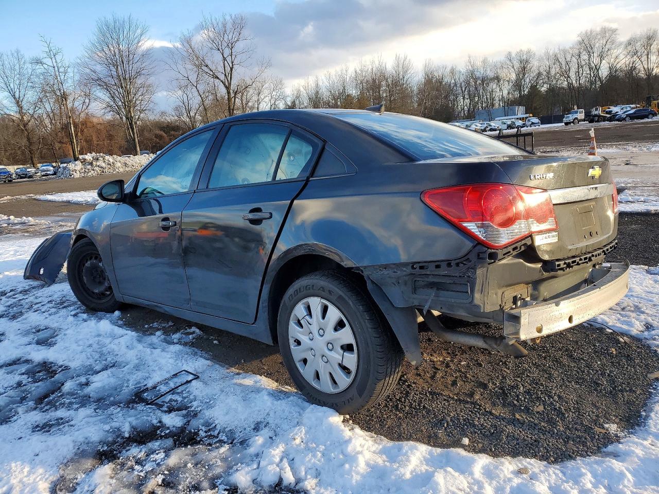 2014 CHEVROLET CRUZE LS photo 2