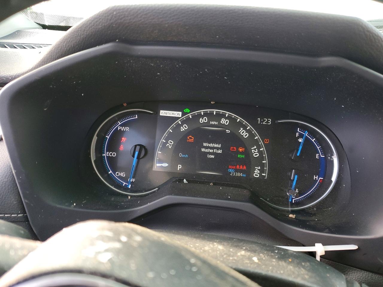 2024 TOYOTA RAV4 XLE photo 9
