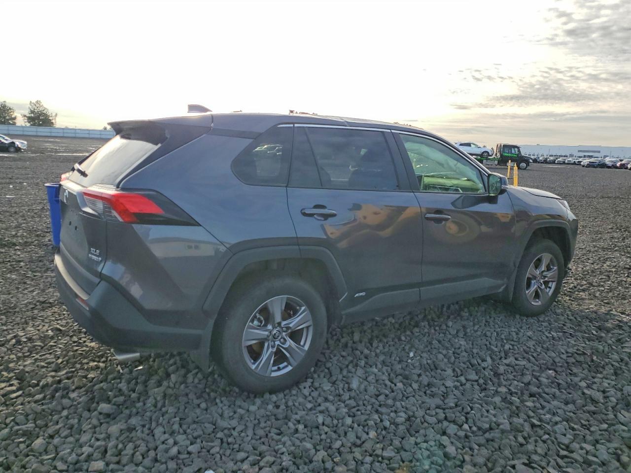 2024 TOYOTA RAV4 XLE photo 3