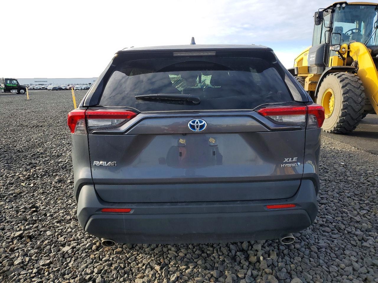 2024 TOYOTA RAV4 XLE photo 6