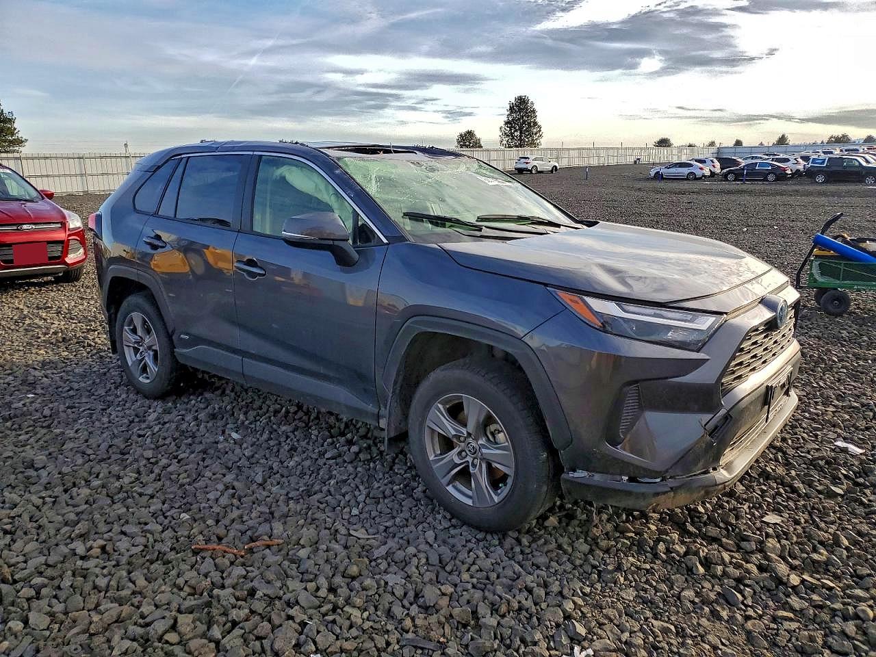 2024 TOYOTA RAV4 XLE photo 4