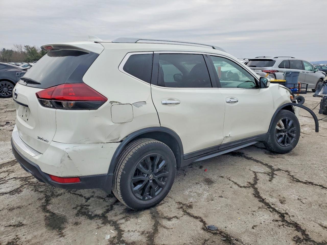 2018 NISSAN ROGUE S photo 5