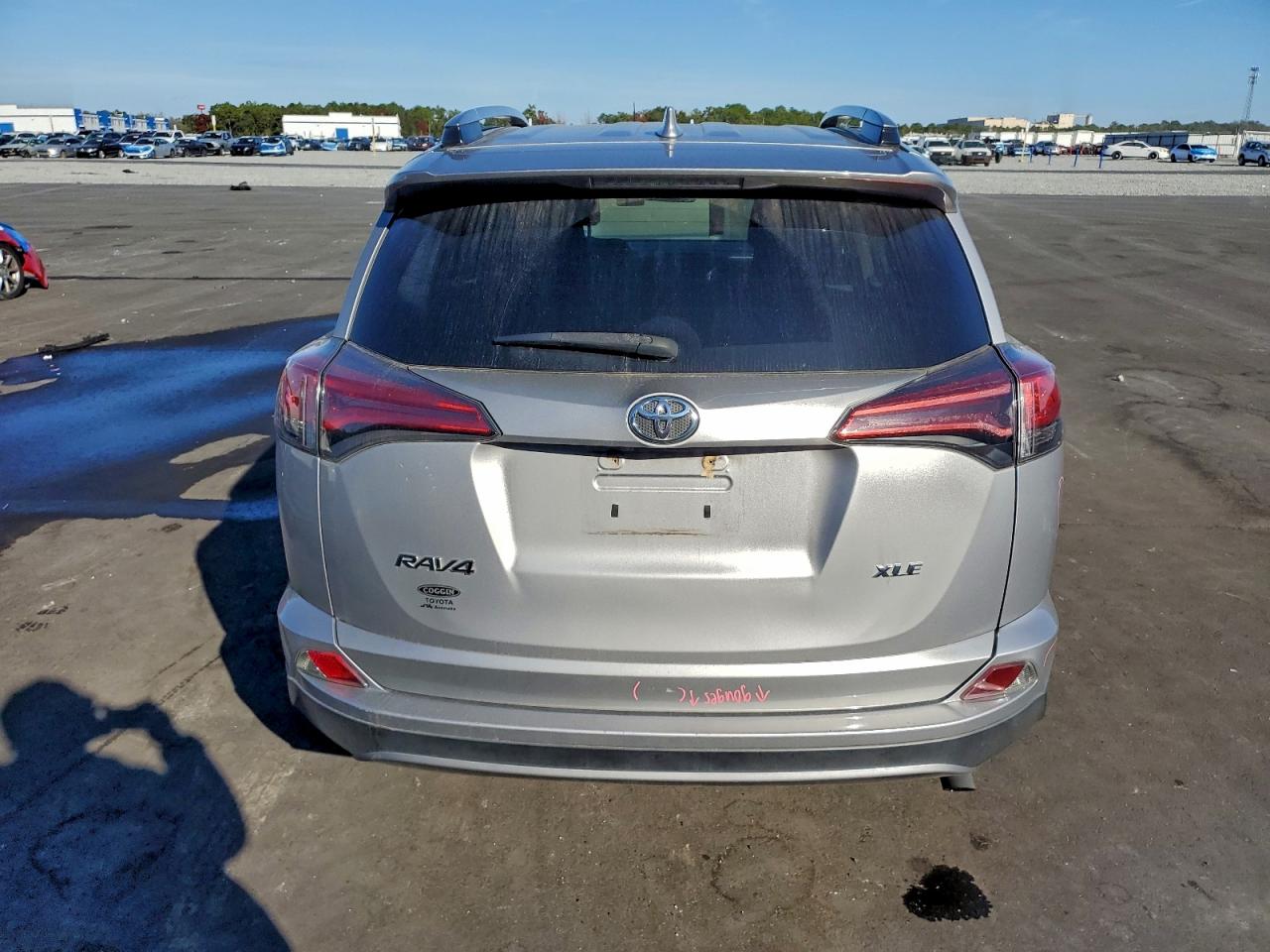 2017 TOYOTA RAV4 XLE photo 6