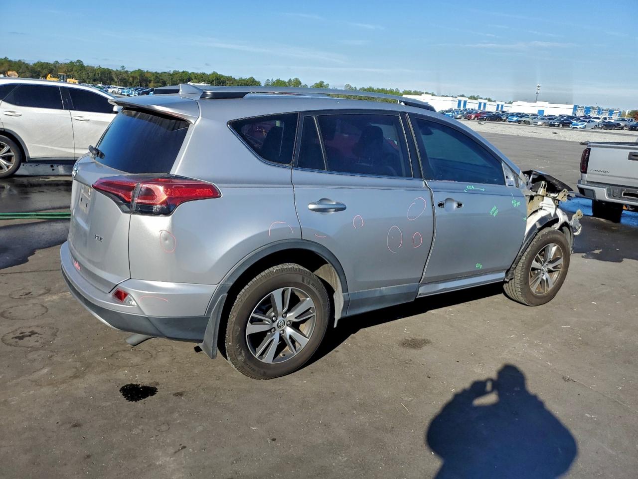 2017 TOYOTA RAV4 XLE photo 3