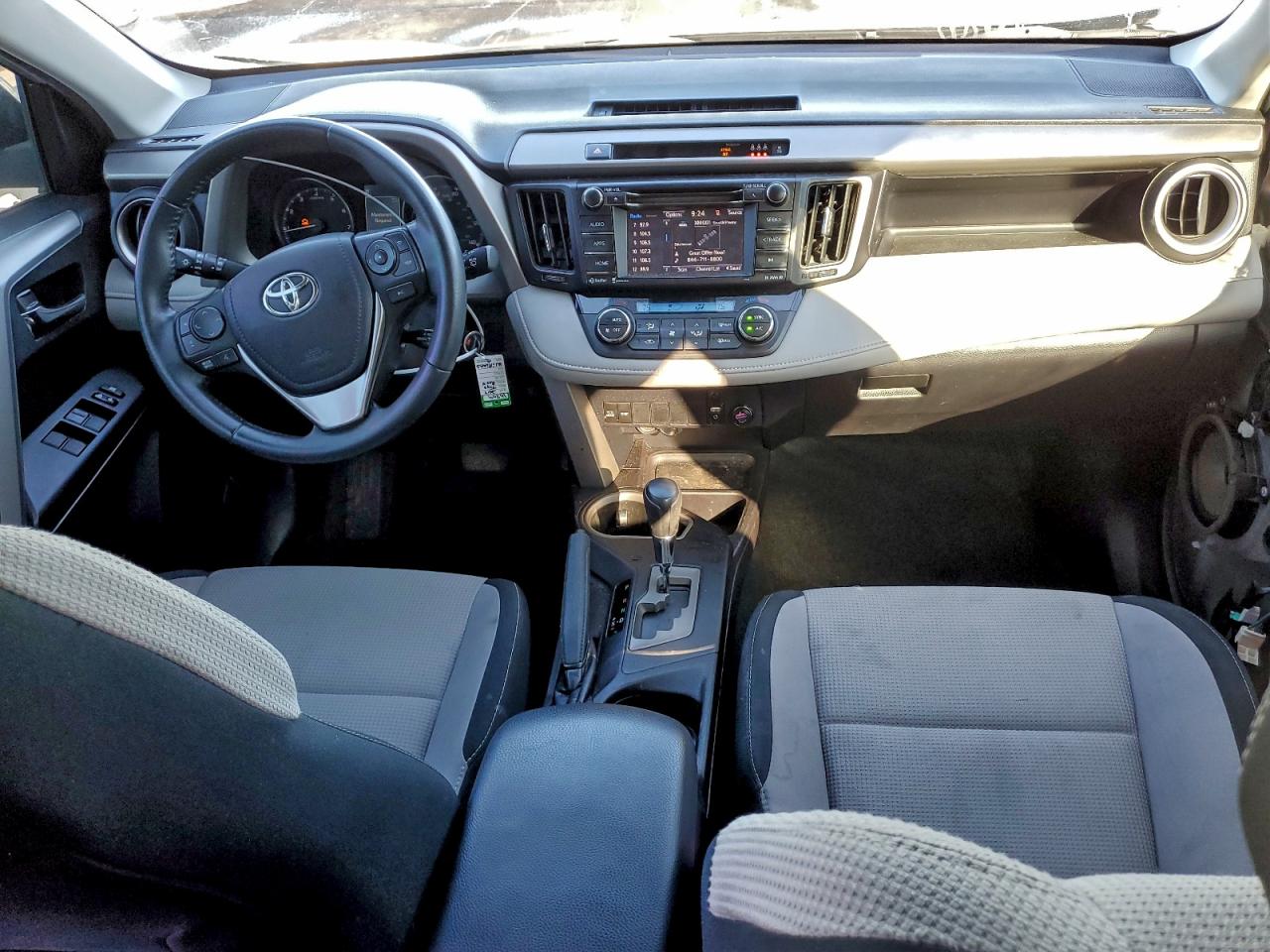 2017 TOYOTA RAV4 XLE photo 8