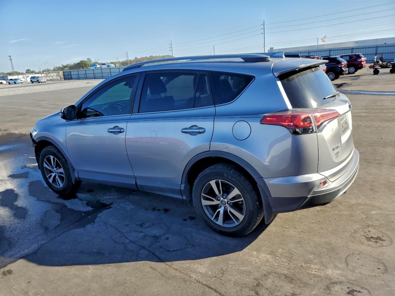 2017 TOYOTA RAV4 XLE photo 2