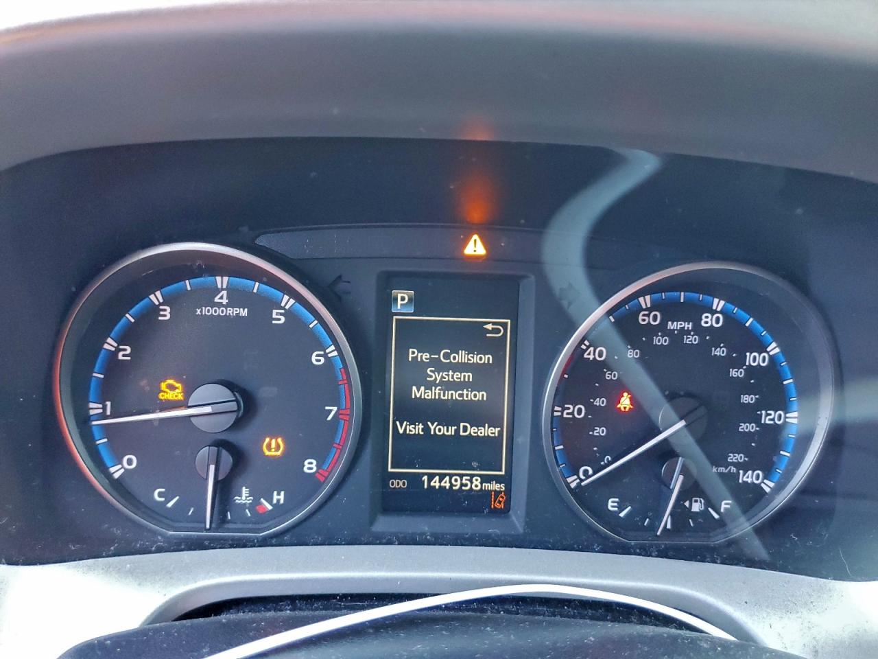 2017 TOYOTA RAV4 XLE photo 9