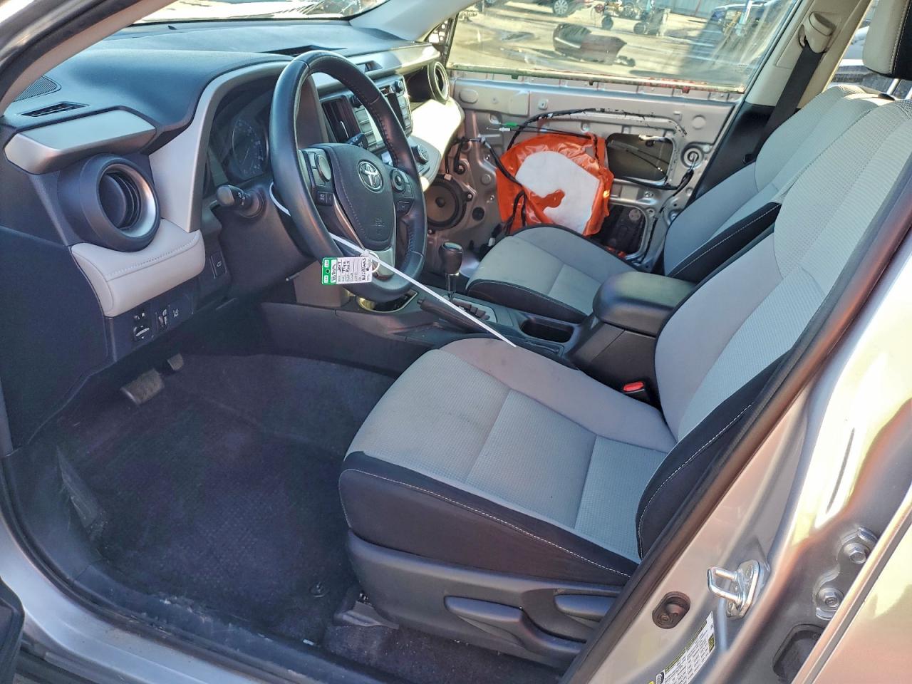 2017 TOYOTA RAV4 XLE photo 7