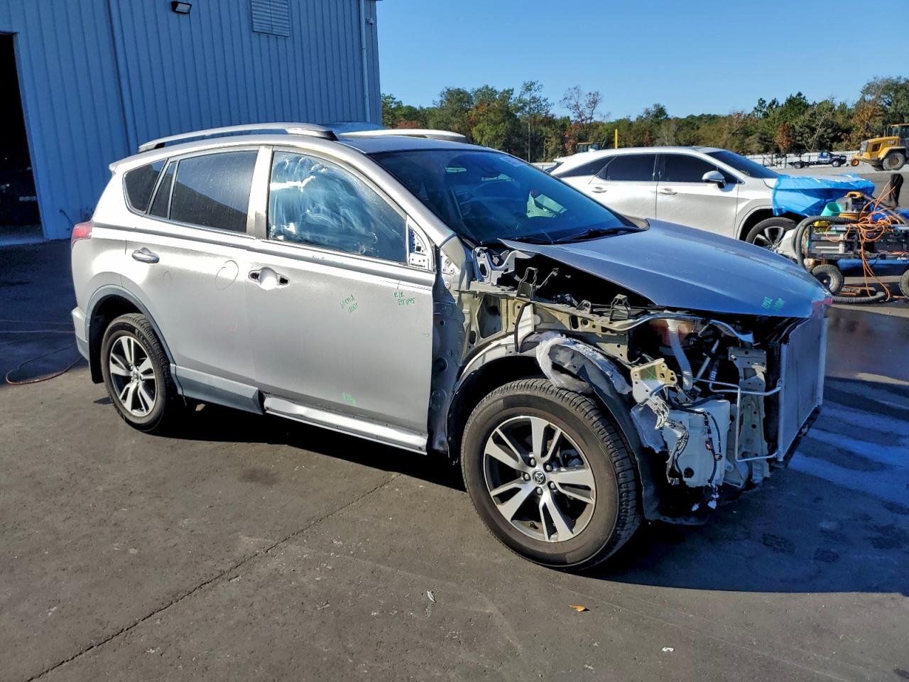 2017 TOYOTA RAV4 XLE photo 4