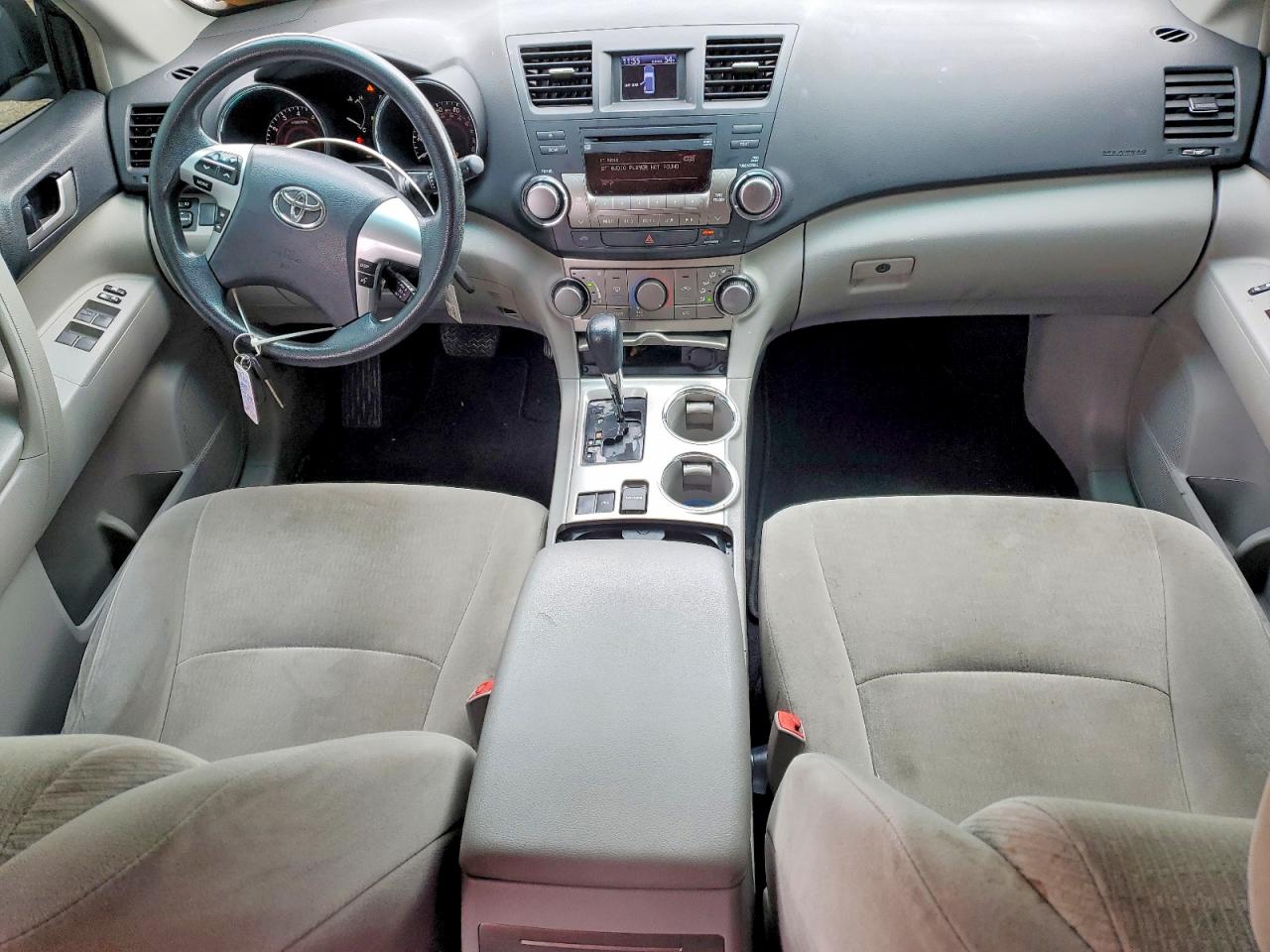 2012 TOYOTA HIGHLANDER BASE photo 8