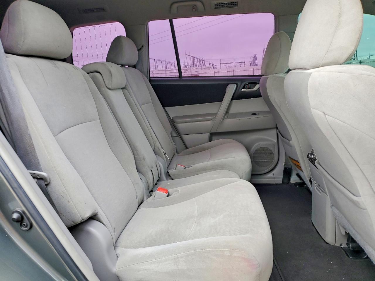 2012 TOYOTA HIGHLANDER BASE photo 11