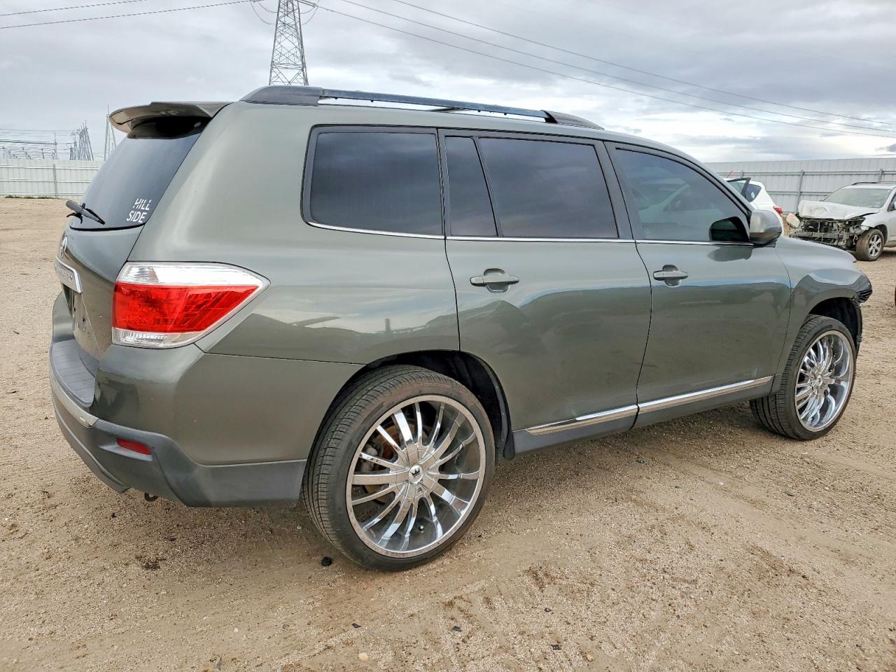 2012 TOYOTA HIGHLANDER BASE photo 3
