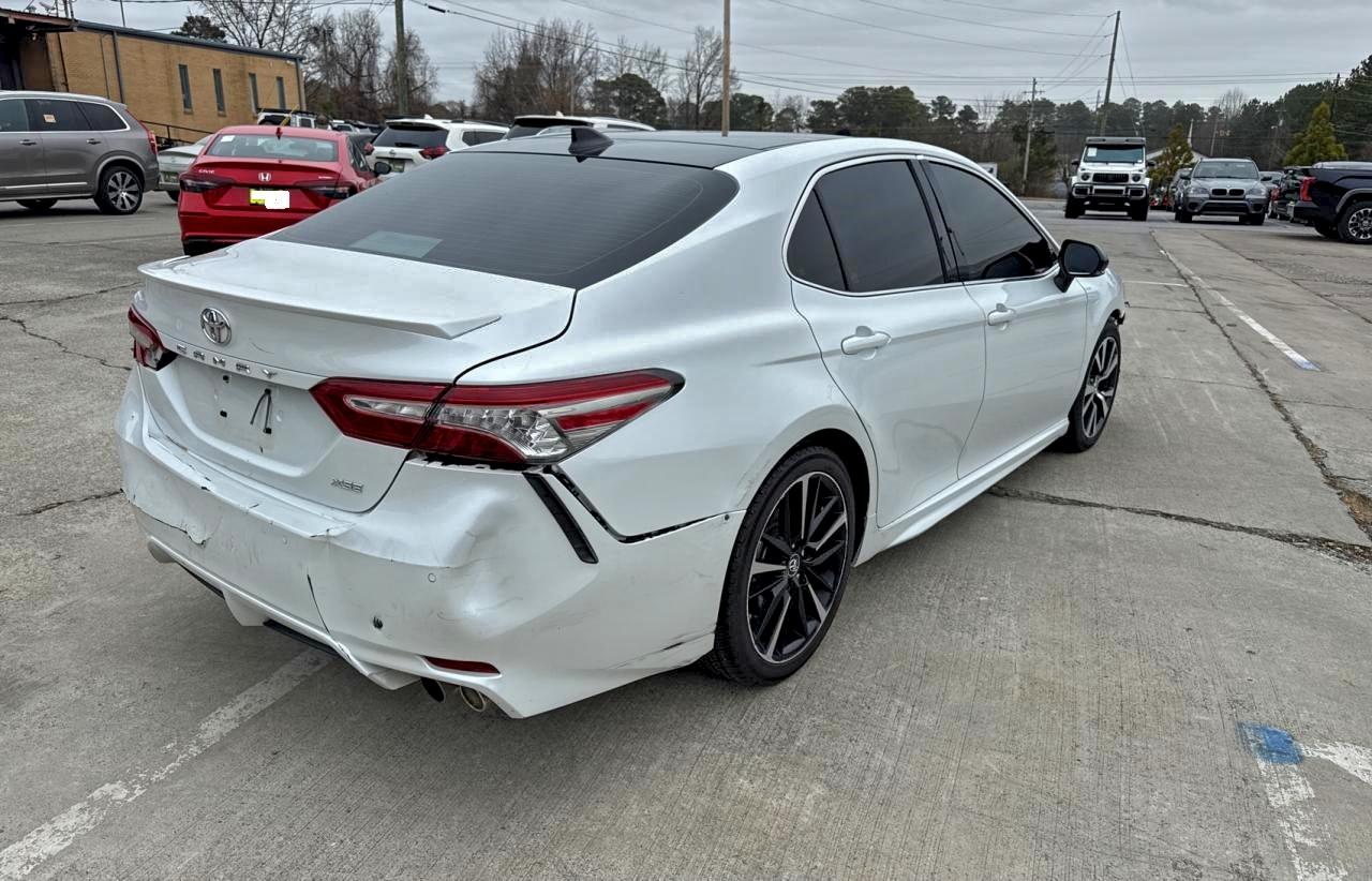 2018 TOYOTA CAMRY XSE photo 10