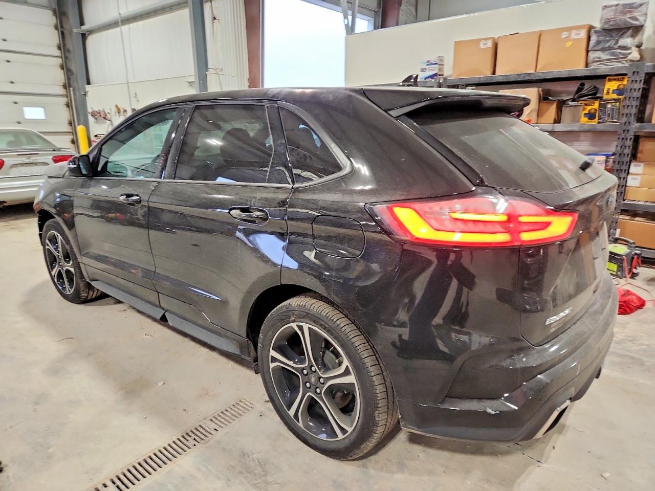 2019 FORD EDGE ST photo 2