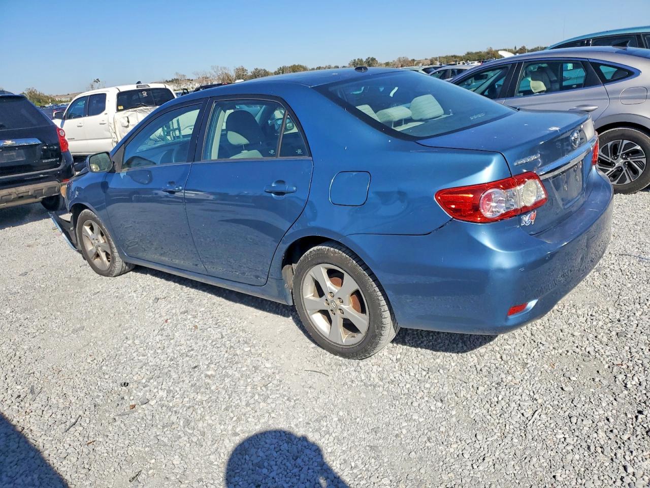 2013 TOYOTA COROLLA LE photo 3