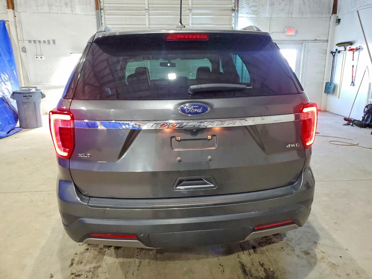 2019 FORD EXPLORER XLT photo 11